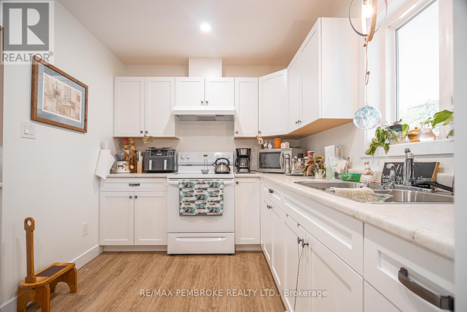 40 Eileen Street, Laurentian Valley, Ontario  K8A 6W2 - Photo 19 - X12453790