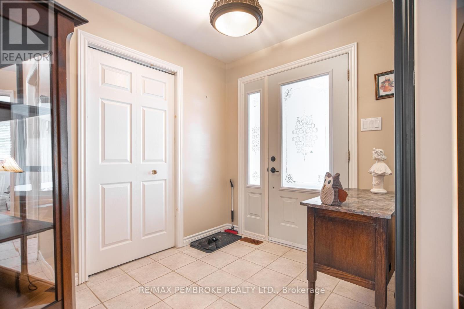 40 Eileen Street, Laurentian Valley, Ontario  K8A 6W2 - Photo 21 - X12453790