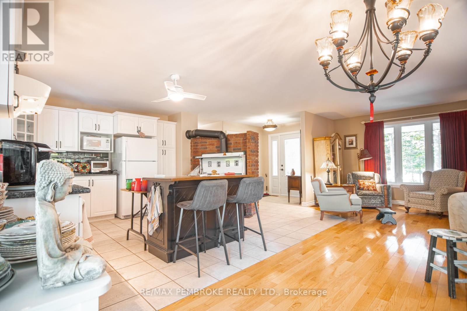 40 Eileen Street, Laurentian Valley, Ontario  K8A 6W2 - Photo 24 - X12453790