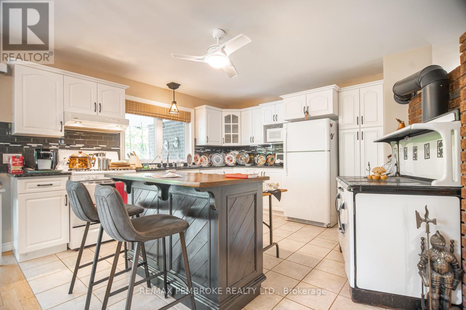 40 Eileen Street, Laurentian Valley, Ontario  K8A 6W2 - Photo 25 - X12453790
