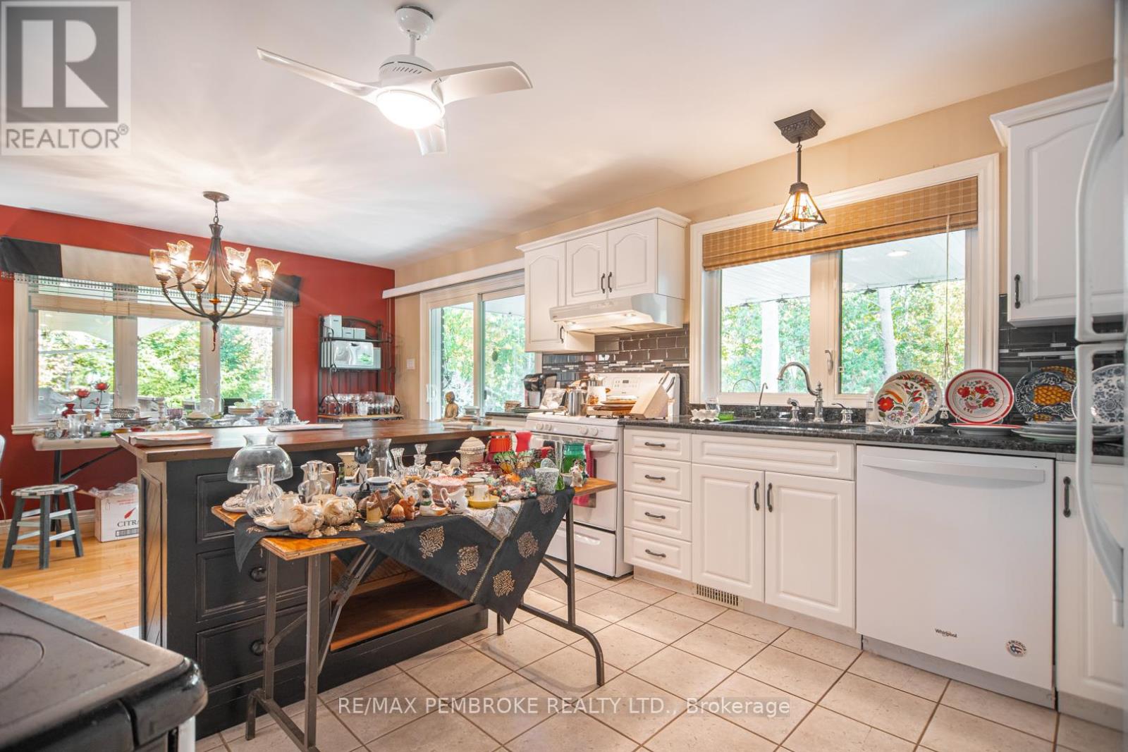 40 Eileen Street, Laurentian Valley, Ontario  K8A 6W2 - Photo 27 - X12453790