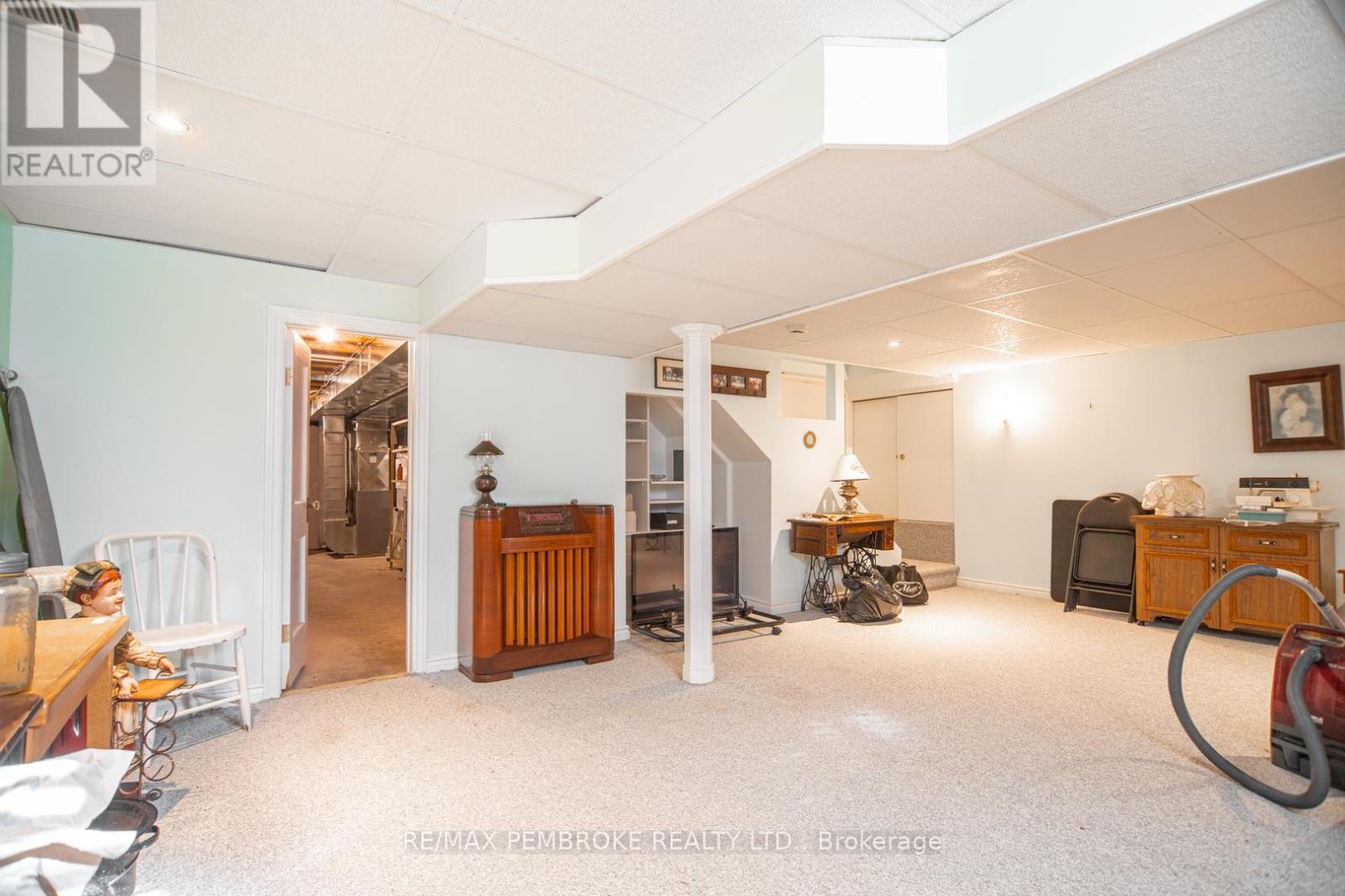 40 Eileen Street, Laurentian Valley, Ontario  K8A 6W2 - Photo 30 - X12453790