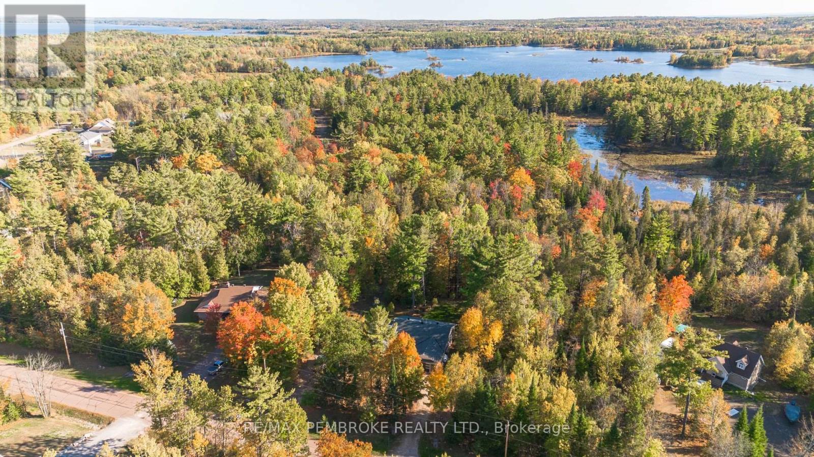 40 Eileen Street, Laurentian Valley, Ontario  K8A 6W2 - Photo 35 - X12453790