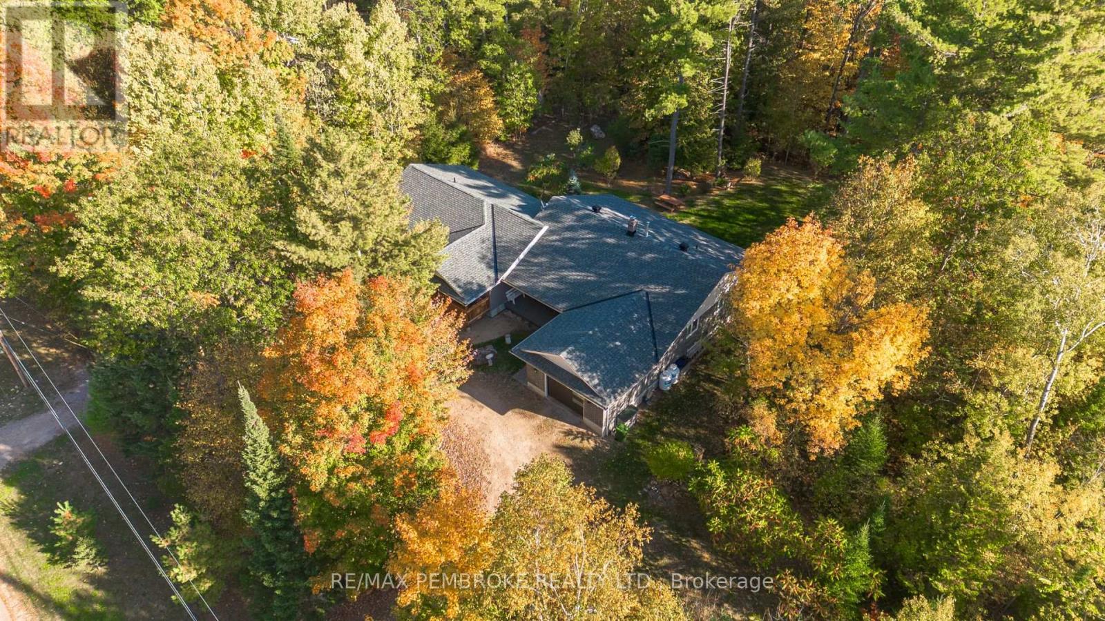 40 Eileen Street, Laurentian Valley, Ontario  K8A 6W2 - Photo 36 - X12453790