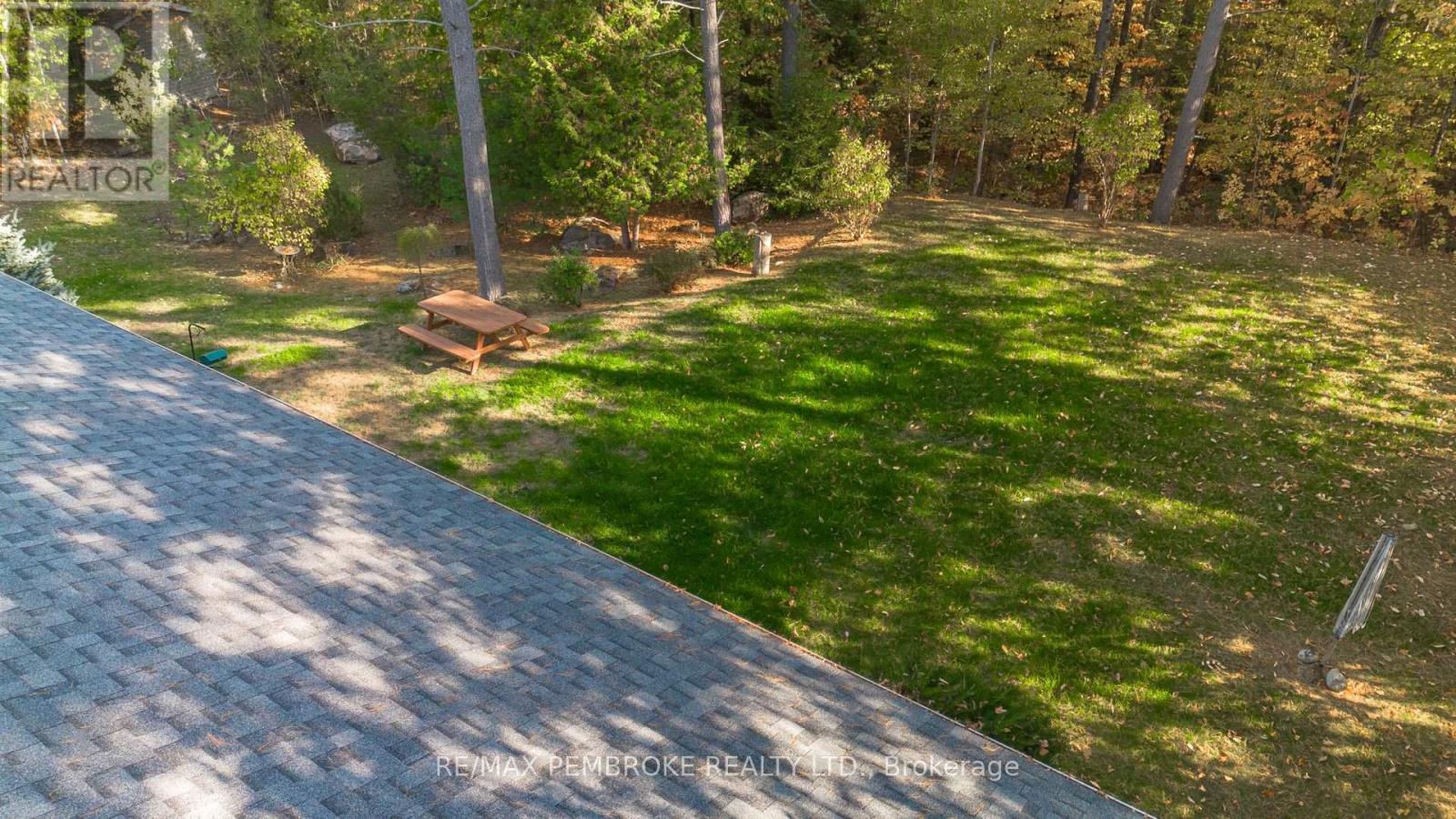 40 Eileen Street, Laurentian Valley, Ontario  K8A 6W2 - Photo 38 - X12453790