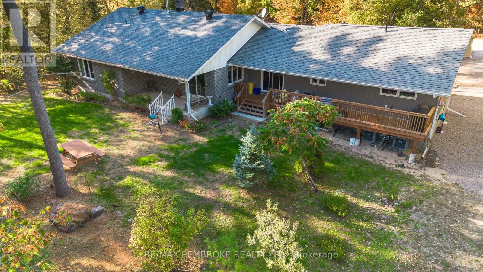 40 Eileen Street, Laurentian Valley, Ontario  K8A 6W2 - Photo 39 - X12453790