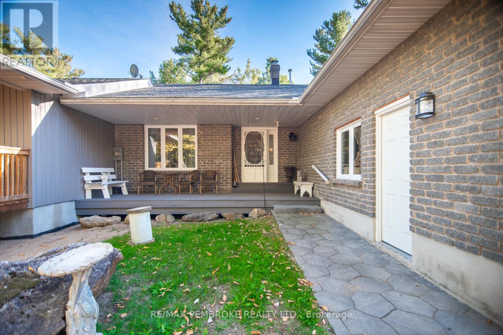 40 Eileen Street, Laurentian Valley, Ontario  K8A 6W2 - Photo 40 - X12453790
