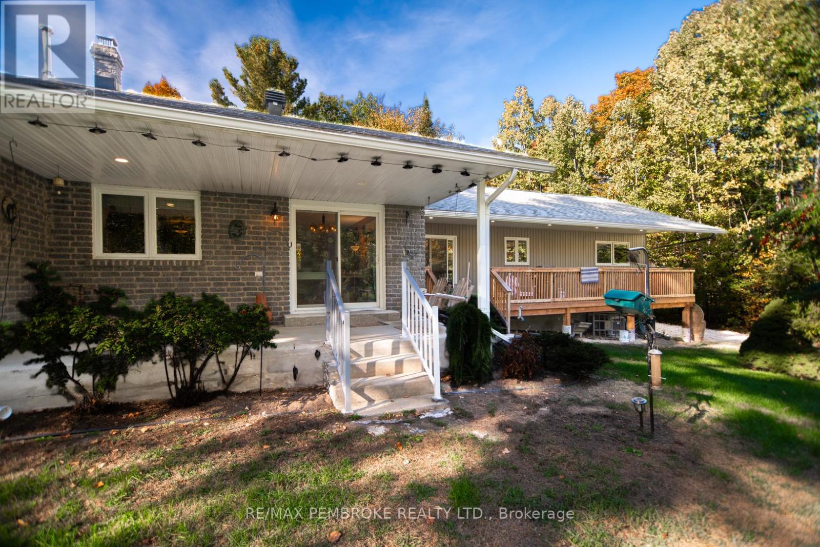 40 Eileen Street, Laurentian Valley, Ontario  K8A 6W2 - Photo 42 - X12453790