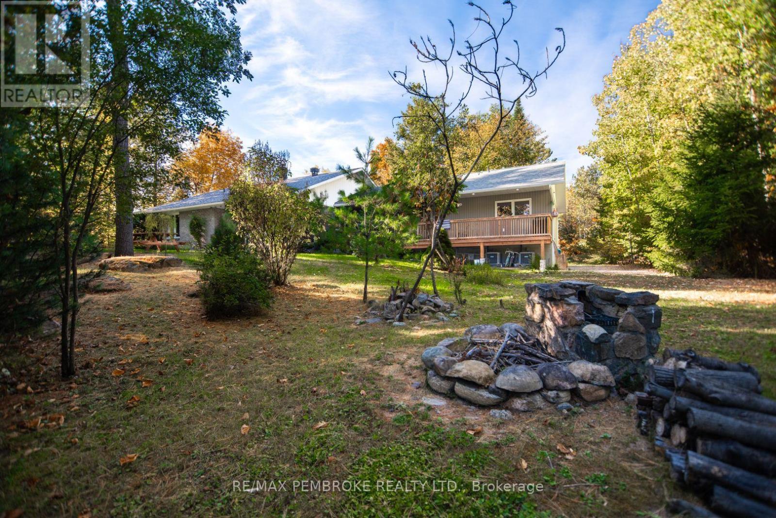 40 Eileen Street, Laurentian Valley, Ontario  K8A 6W2 - Photo 43 - X12453790