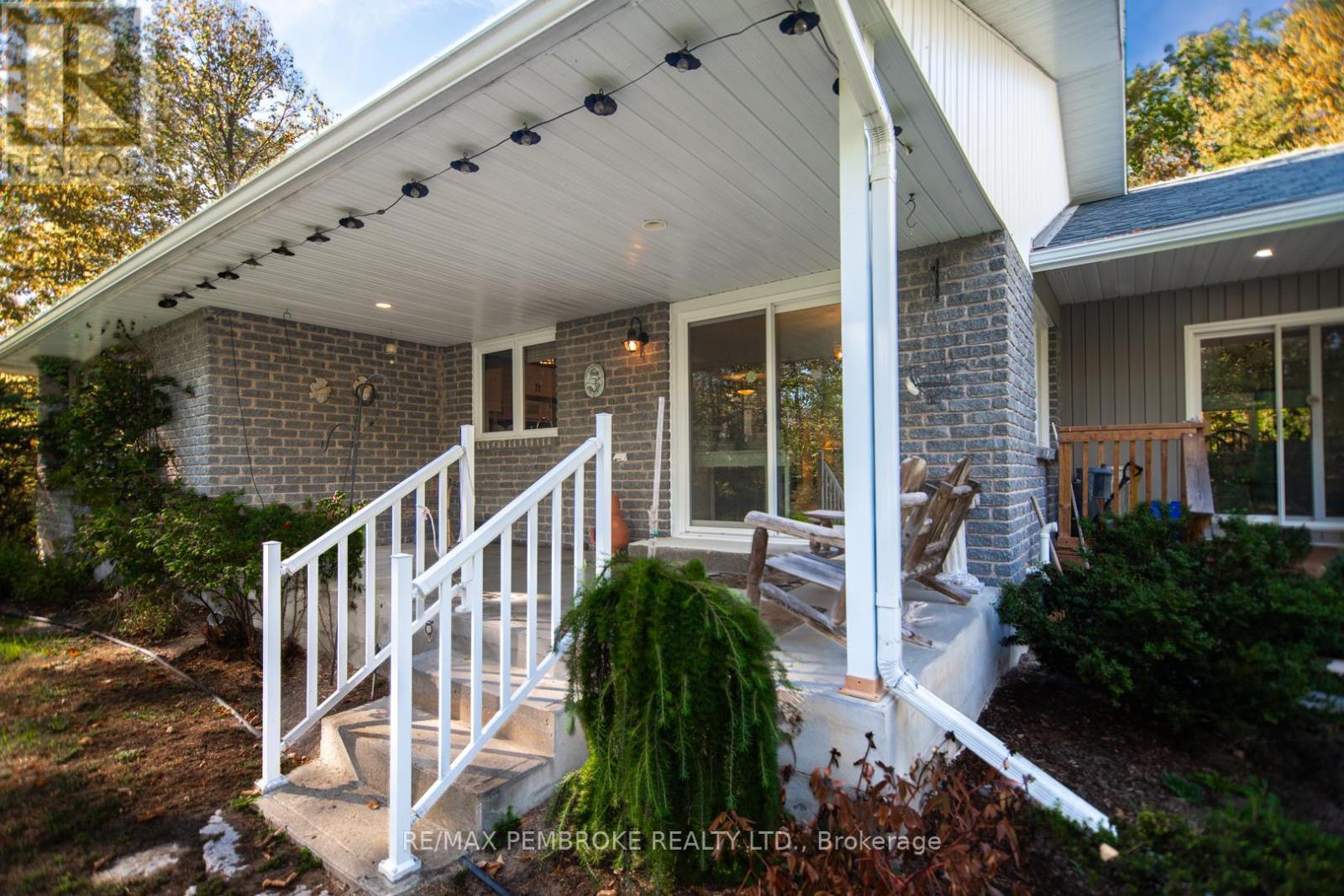 40 Eileen Street, Laurentian Valley, Ontario  K8A 6W2 - Photo 45 - X12453790