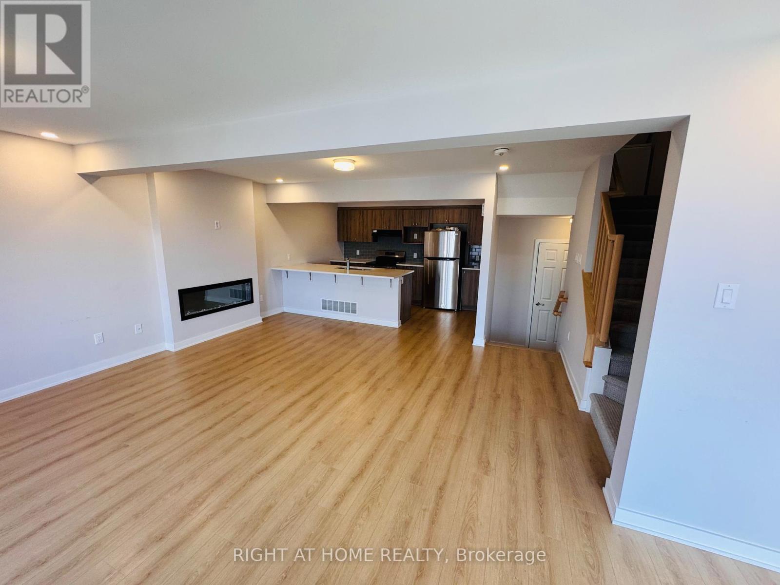 794 Kinstead Private, Ottawa, Ontario  K2S 3B3 - Photo 6 - X12453699