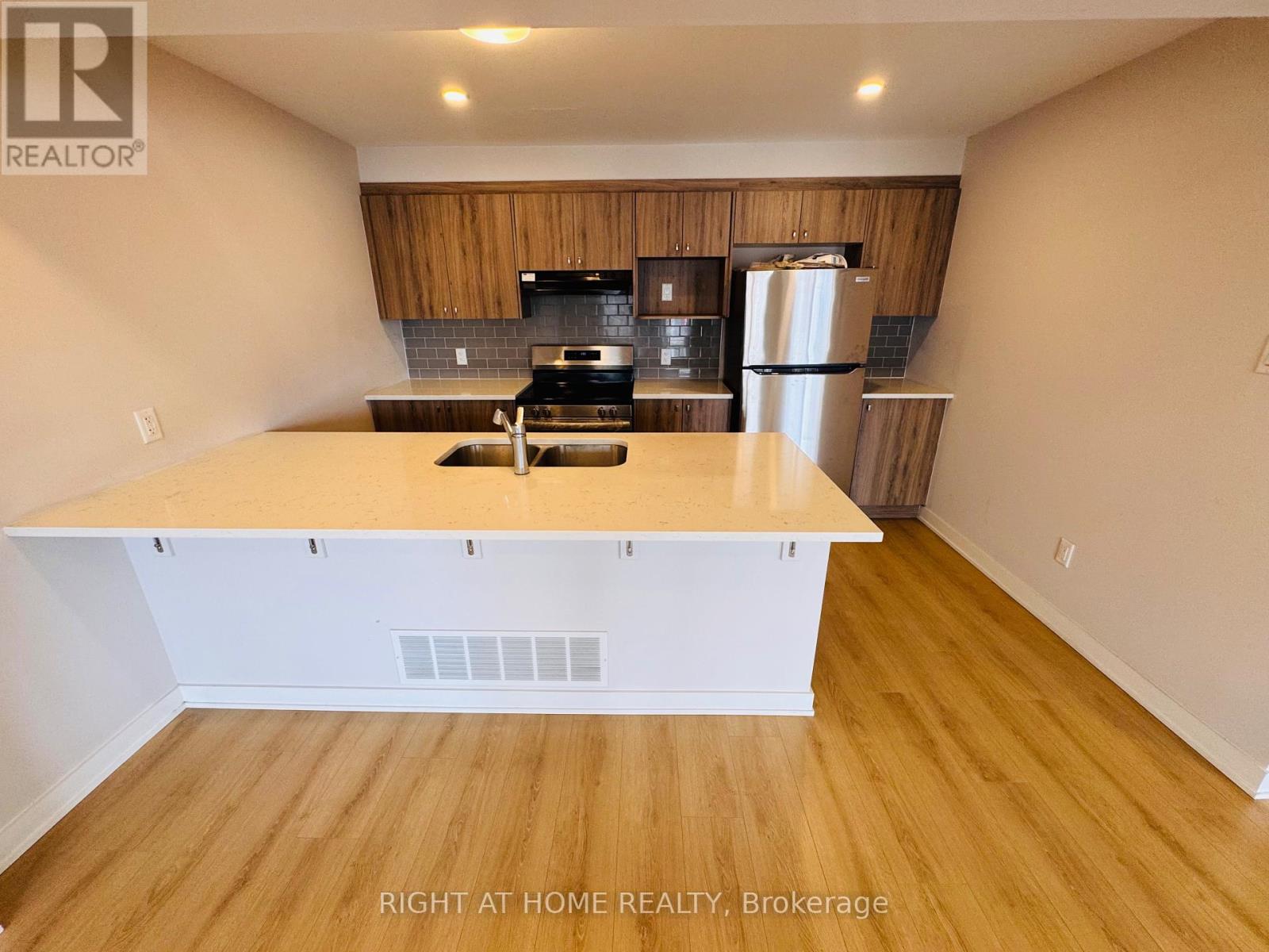 794 Kinstead Private, Ottawa, Ontario  K2S 3B3 - Photo 8 - X12453699