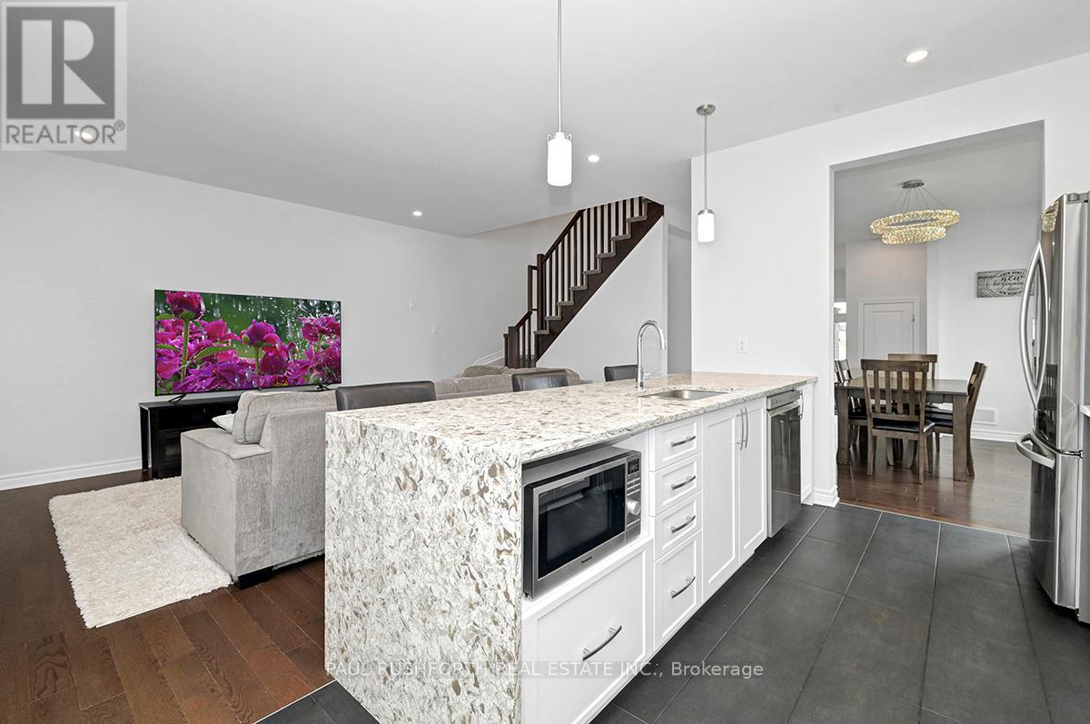 770 Cope Drive, Ottawa, Ontario  K2S 2P9 - Photo 12 - X12453766