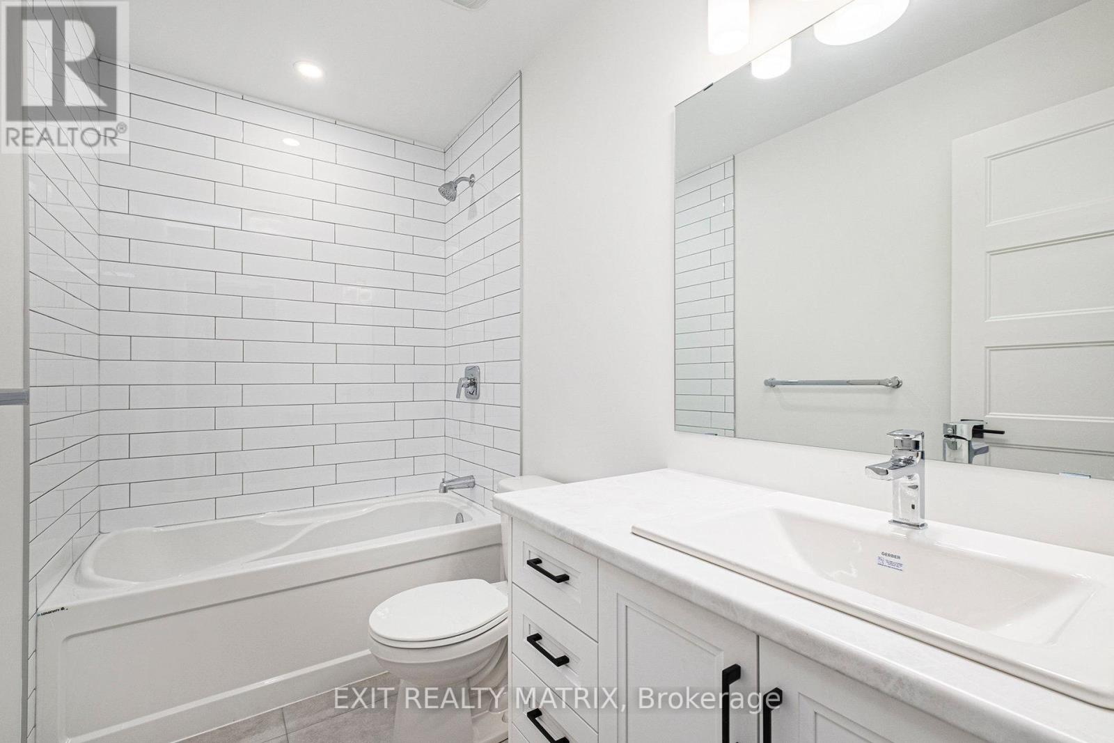 956 Cologne Street, Russell, Ontario  K0A 1W0 - Photo 15 - X12453809
