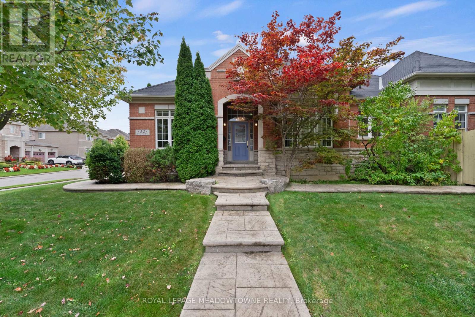 32 Nova Scotia Road, Brampton, Ontario  L6Y 5K5 - Photo 2 - W12452892