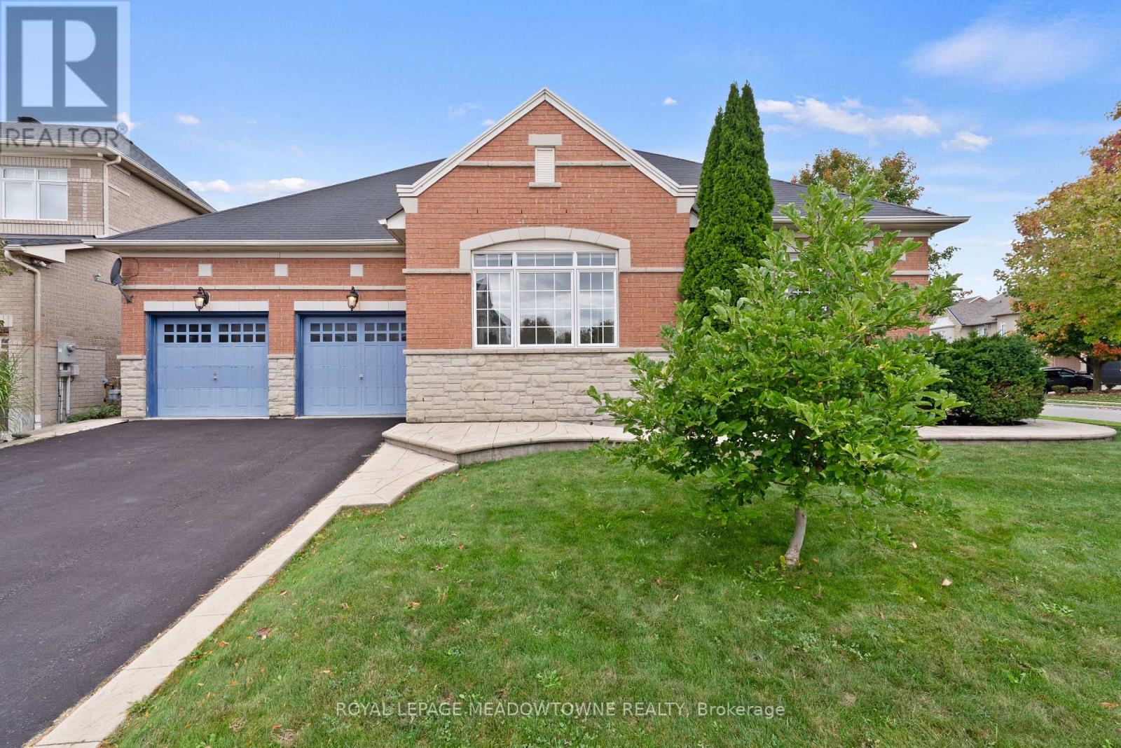 32 Nova Scotia Road, Brampton, Ontario  L6Y 5K5 - Photo 3 - W12452892