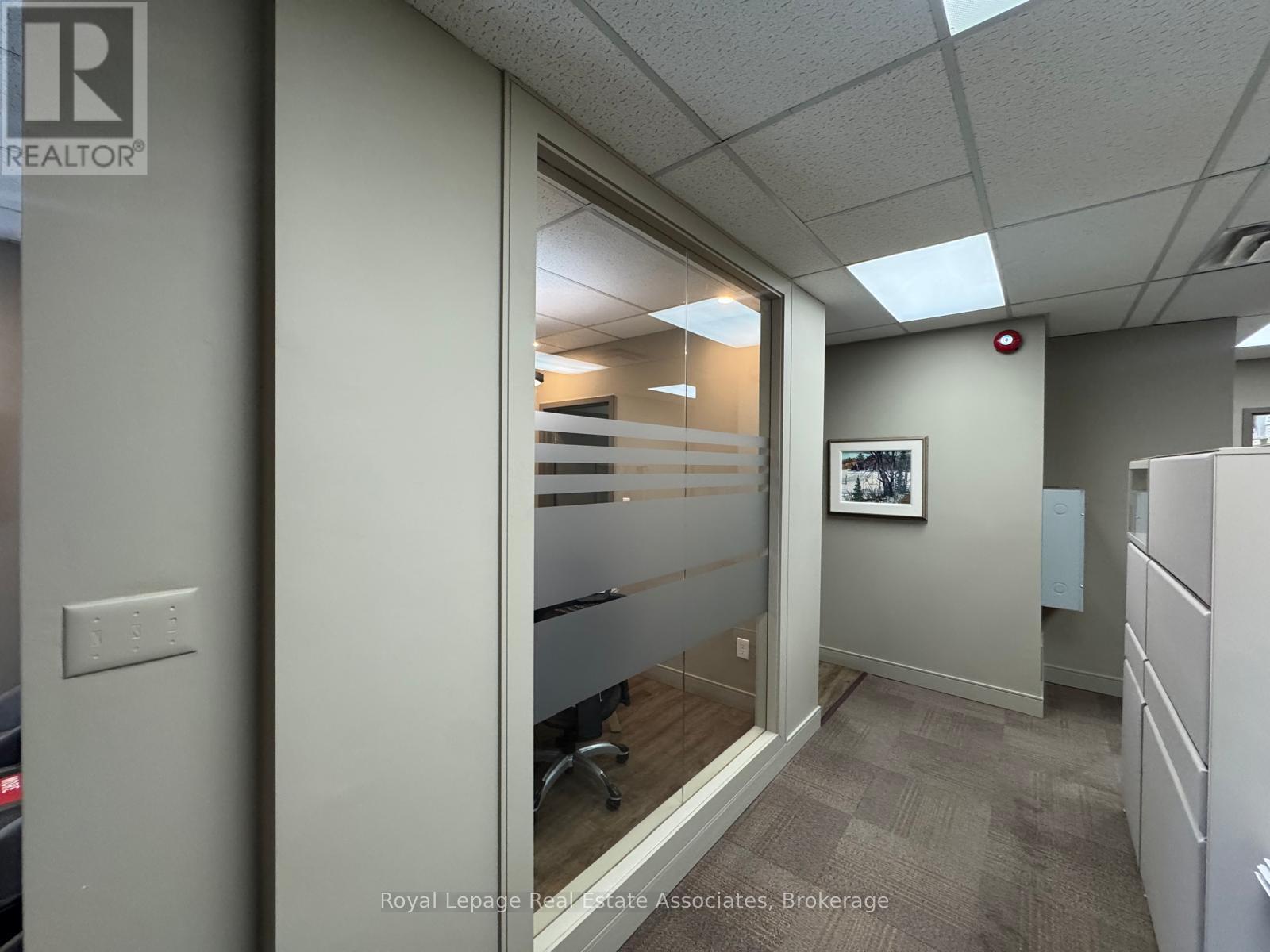 264 Lakeshore Road E, Mississauga, Ontario  L5G 1H1 - Photo 10 - W12453536