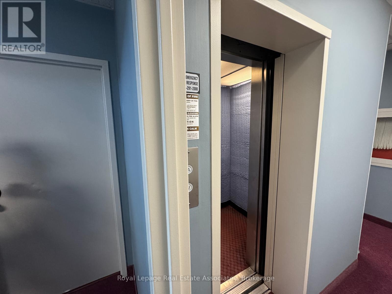 264 Lakeshore Road E, Mississauga, Ontario  L5G 1H1 - Photo 11 - W12453536