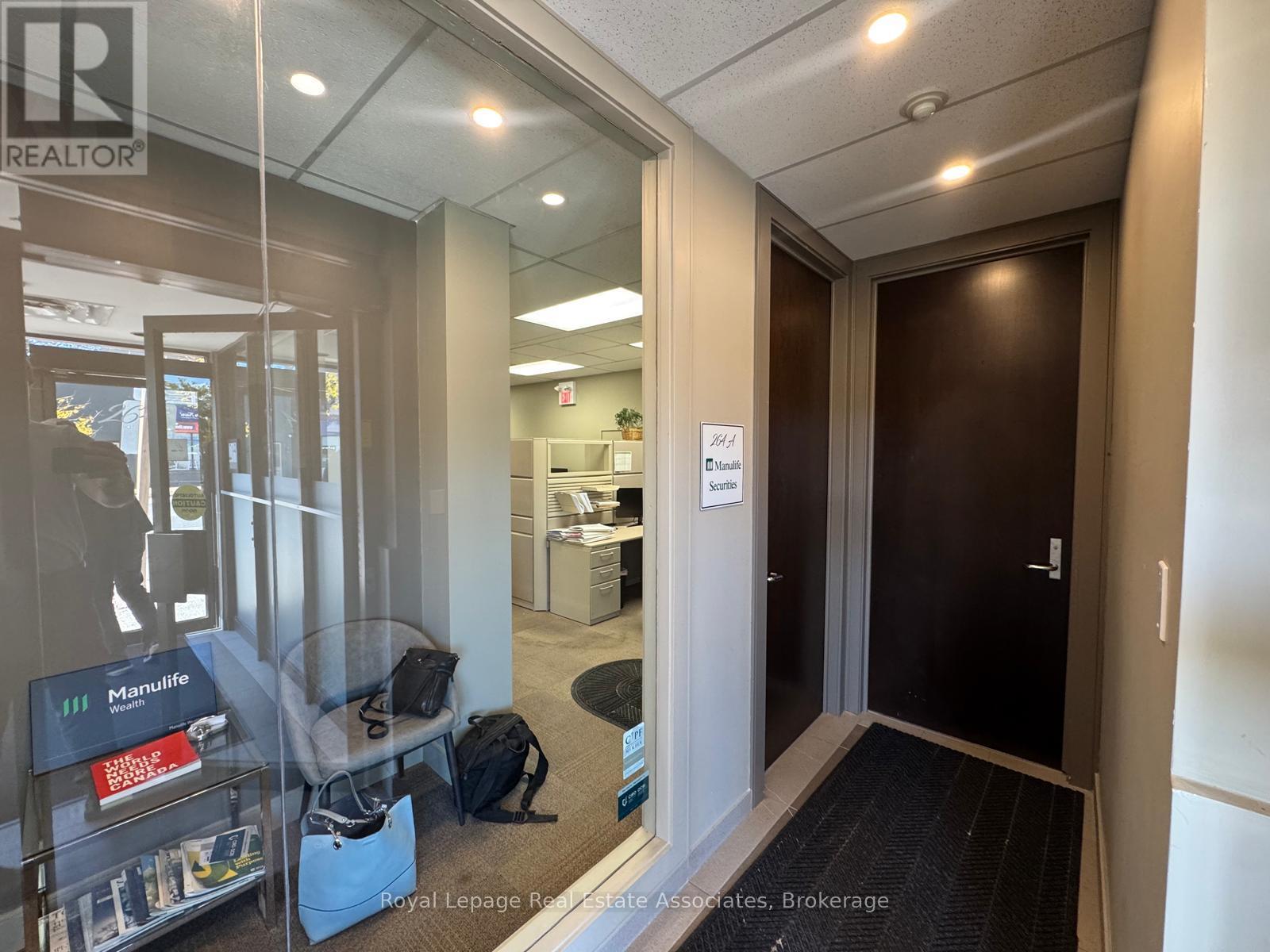 264 Lakeshore Road E, Mississauga, Ontario  L5G 1H1 - Photo 2 - W12453536