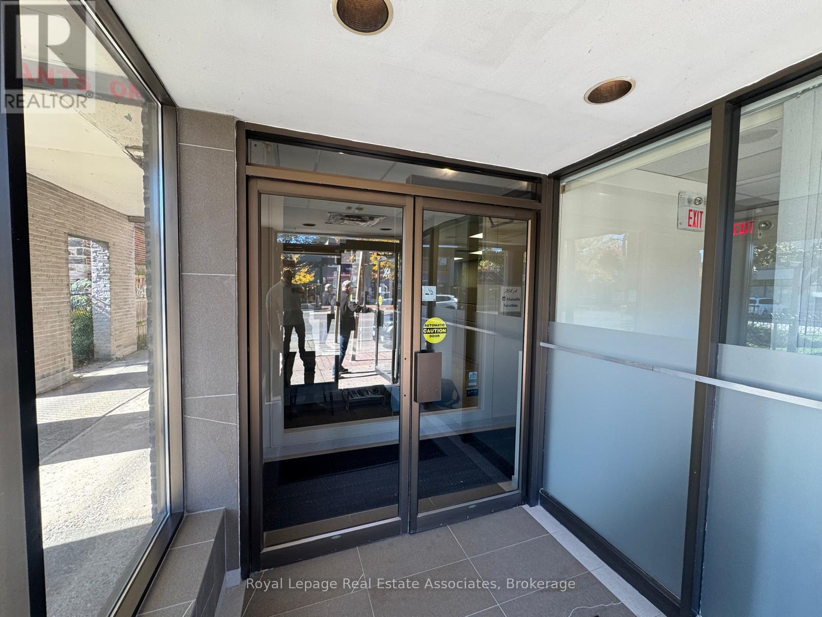 264 Lakeshore Road E, Mississauga, Ontario  L5G 1H1 - Photo 3 - W12453536