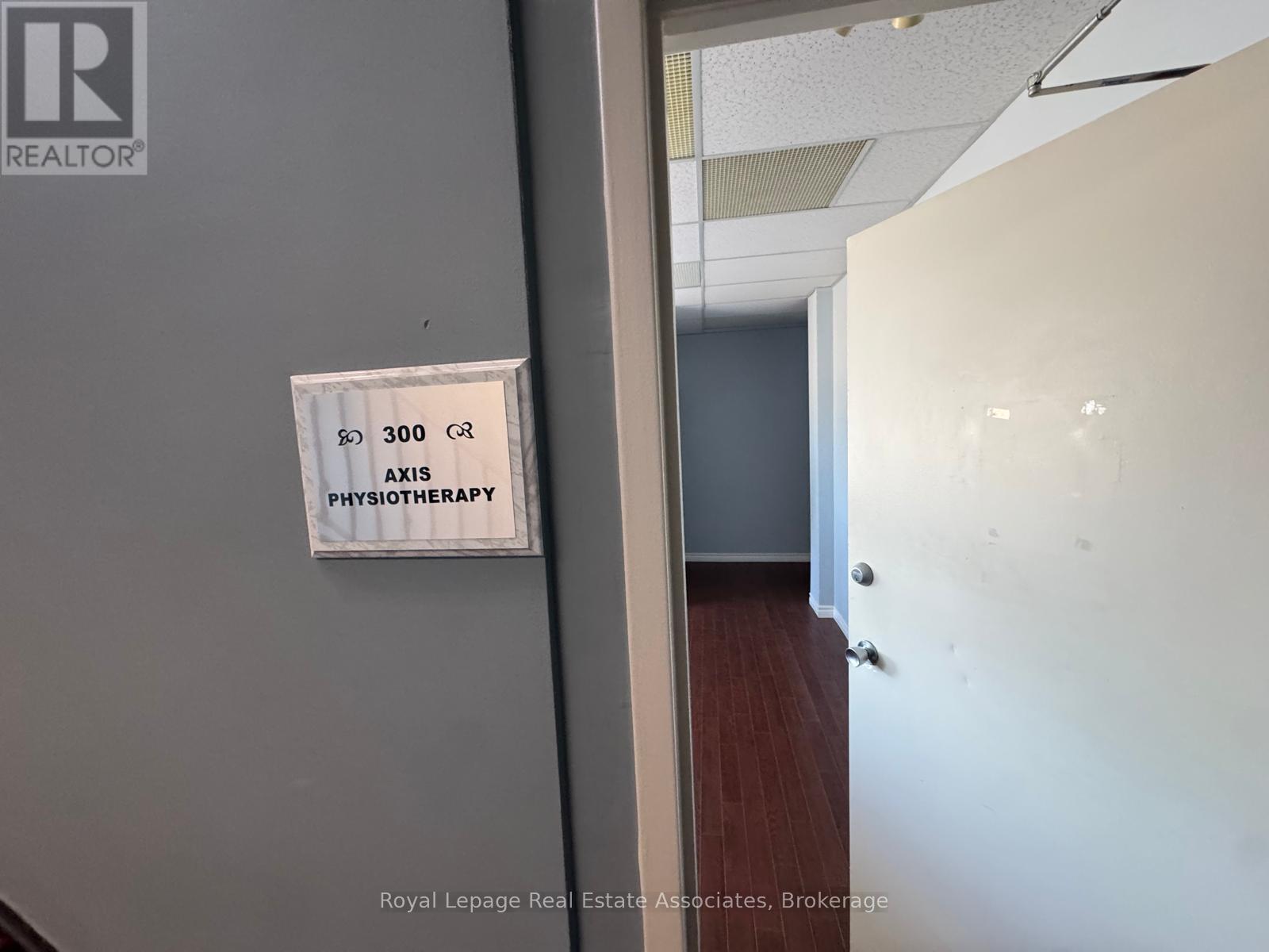 264 Lakeshore Road E, Mississauga, Ontario  L5G 1H1 - Photo 5 - W12453536