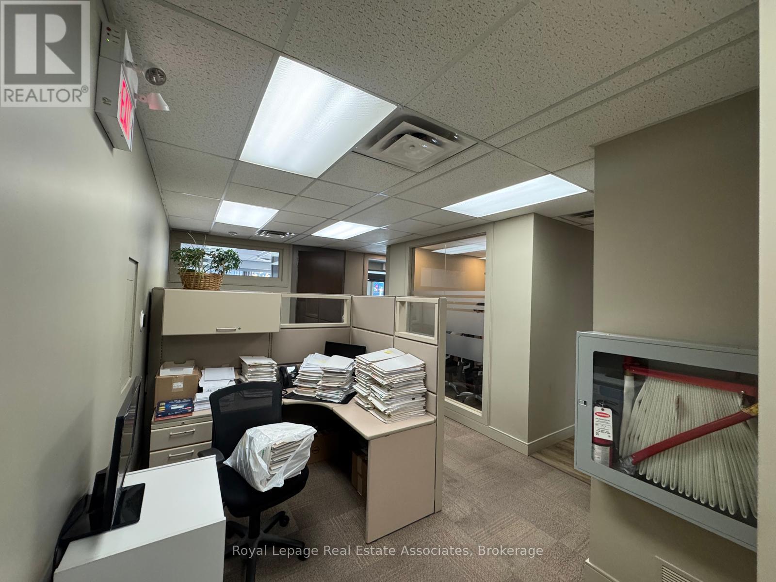 264 Lakeshore Road E, Mississauga, Ontario  L5G 1H1 - Photo 8 - W12453536