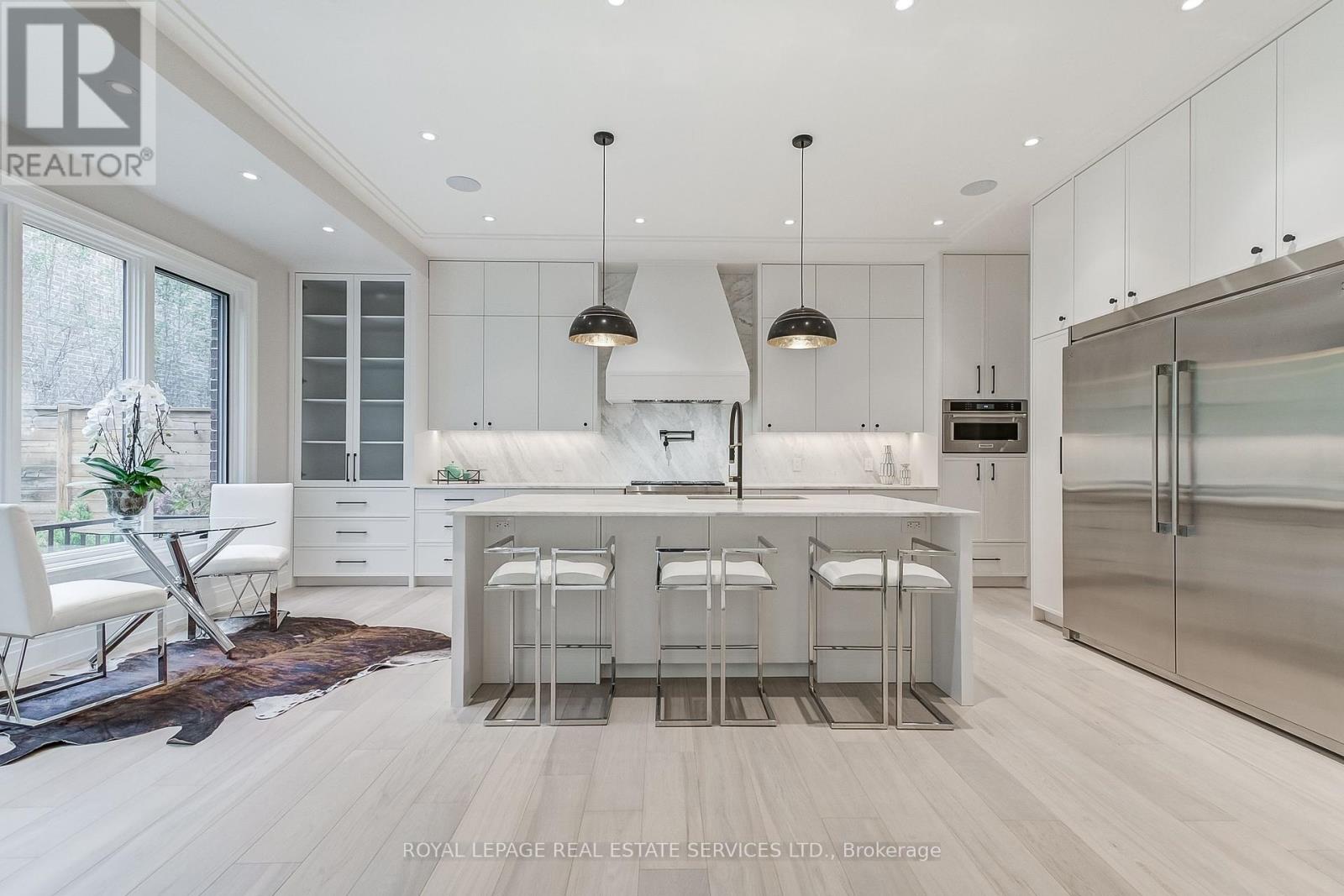 8 Shand Avenue, Toronto (Kingsway South), Ontario  M8X 2M5 - Photo 13 - W12453543