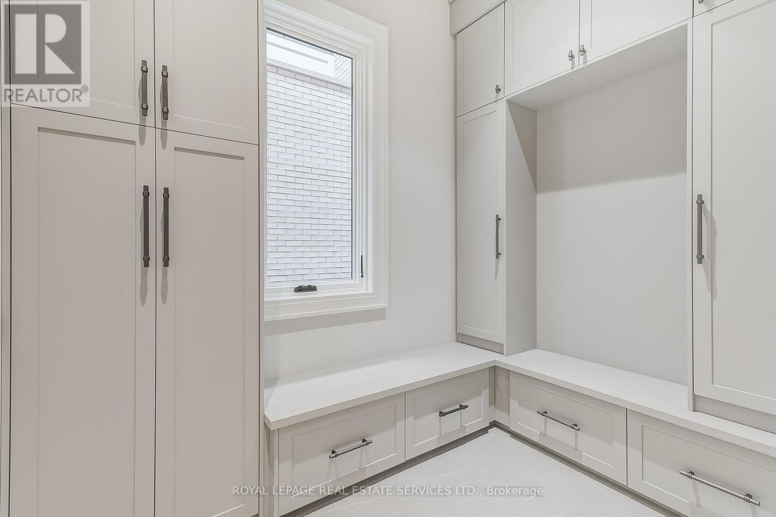 8 Shand Avenue, Toronto (Kingsway South), Ontario  M8X 2M5 - Photo 20 - W12453543