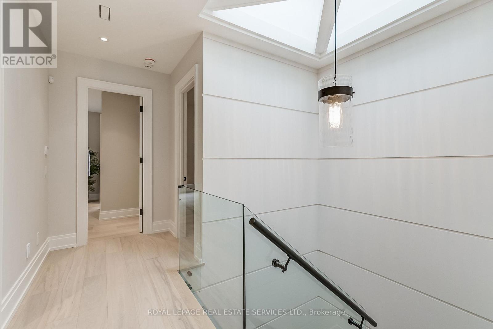 8 Shand Avenue, Toronto (Kingsway South), Ontario  M8X 2M5 - Photo 21 - W12453543