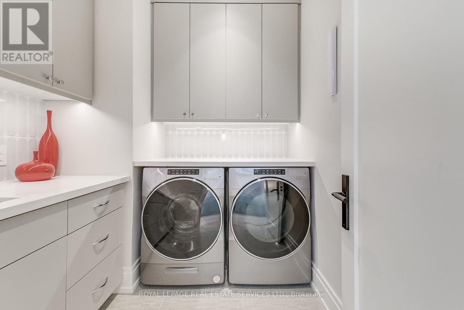 8 Shand Avenue, Toronto (Kingsway South), Ontario  M8X 2M5 - Photo 25 - W12453543