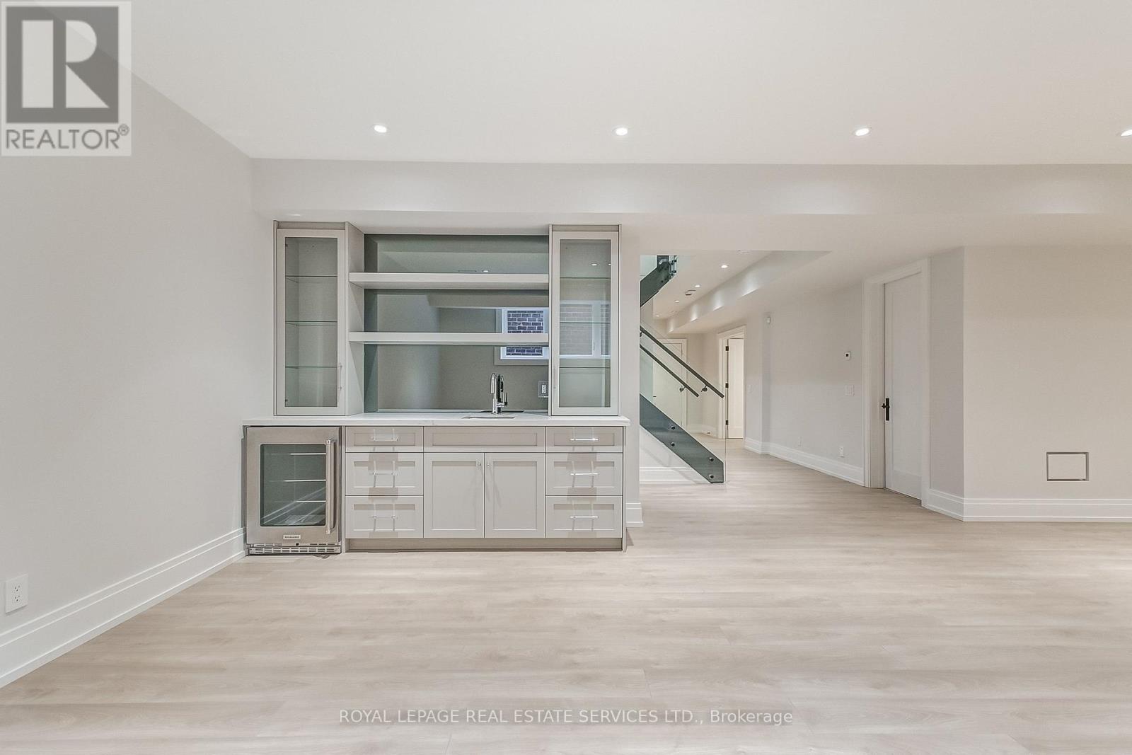 8 Shand Avenue, Toronto (Kingsway South), Ontario  M8X 2M5 - Photo 28 - W12453543