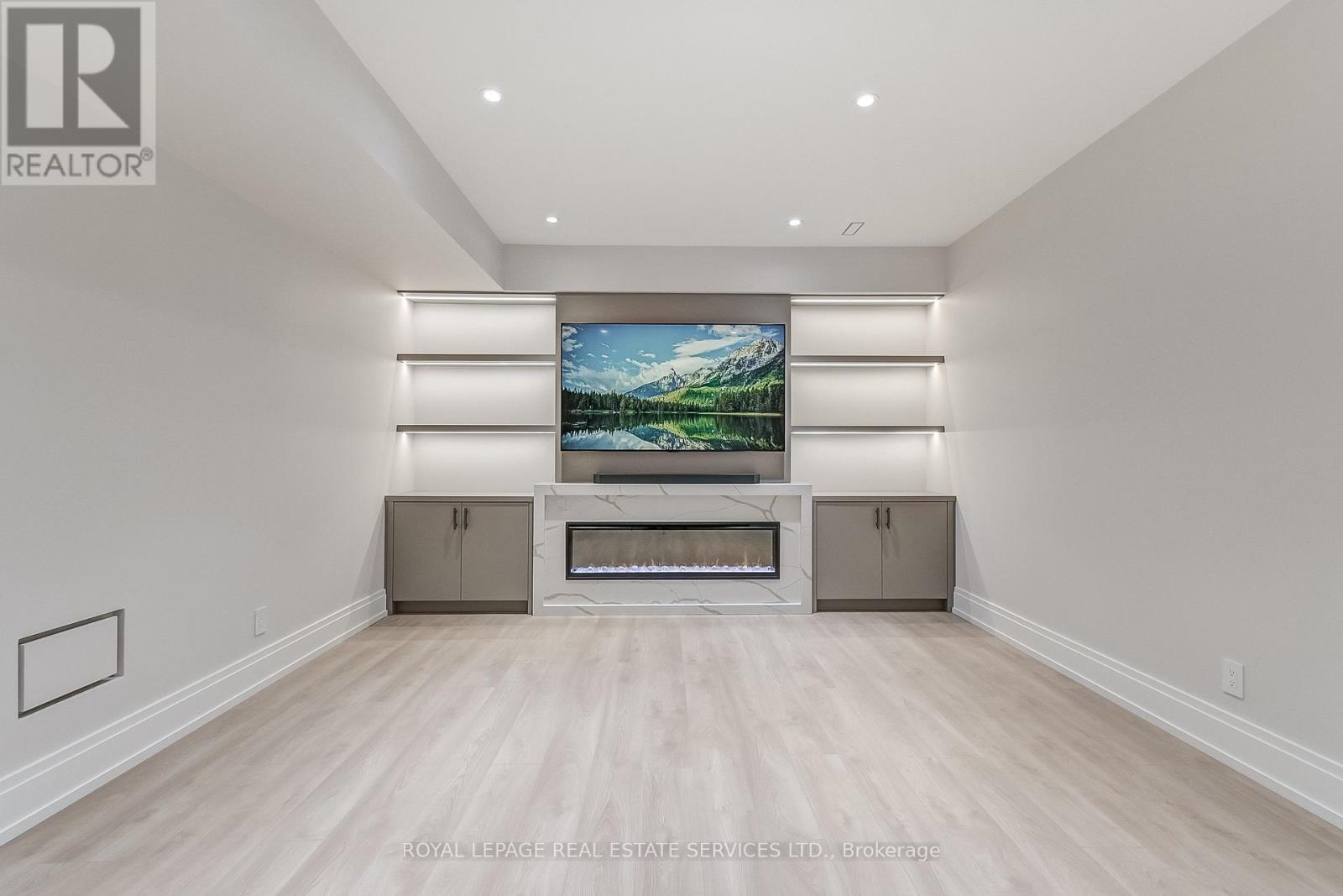 8 Shand Avenue, Toronto (Kingsway South), Ontario  M8X 2M5 - Photo 29 - W12453543