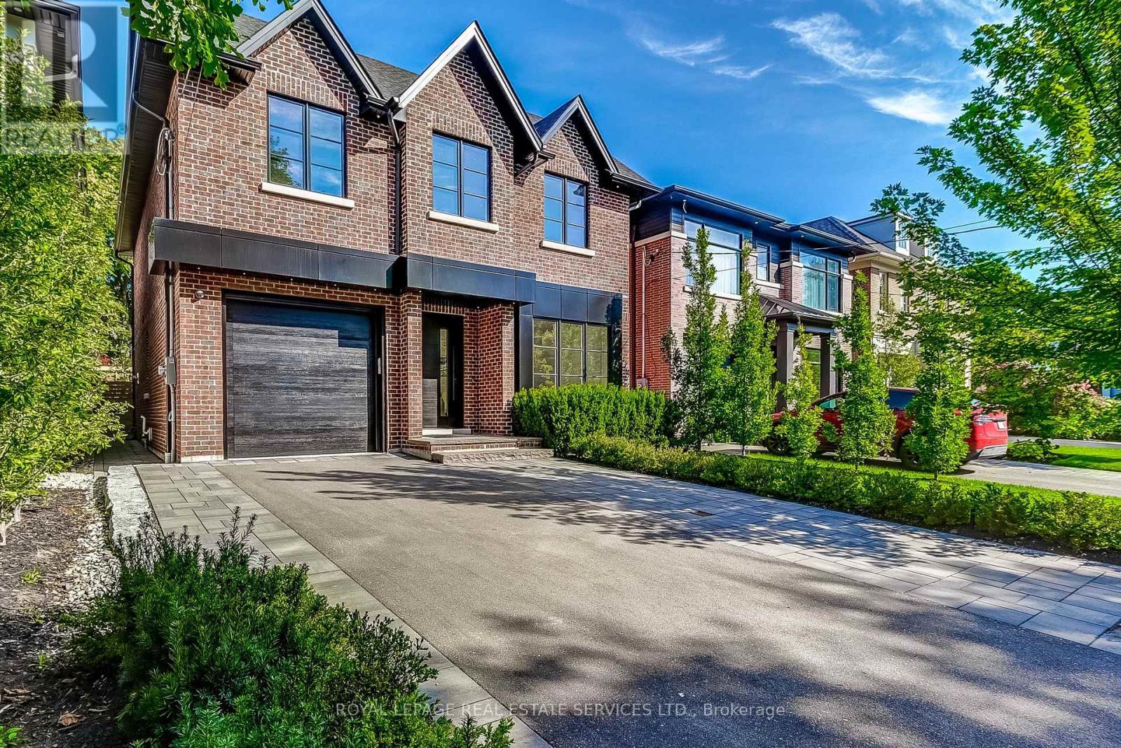 8 Shand Avenue, Toronto (Kingsway South), Ontario  M8X 2M5 - Photo 3 - W12453543