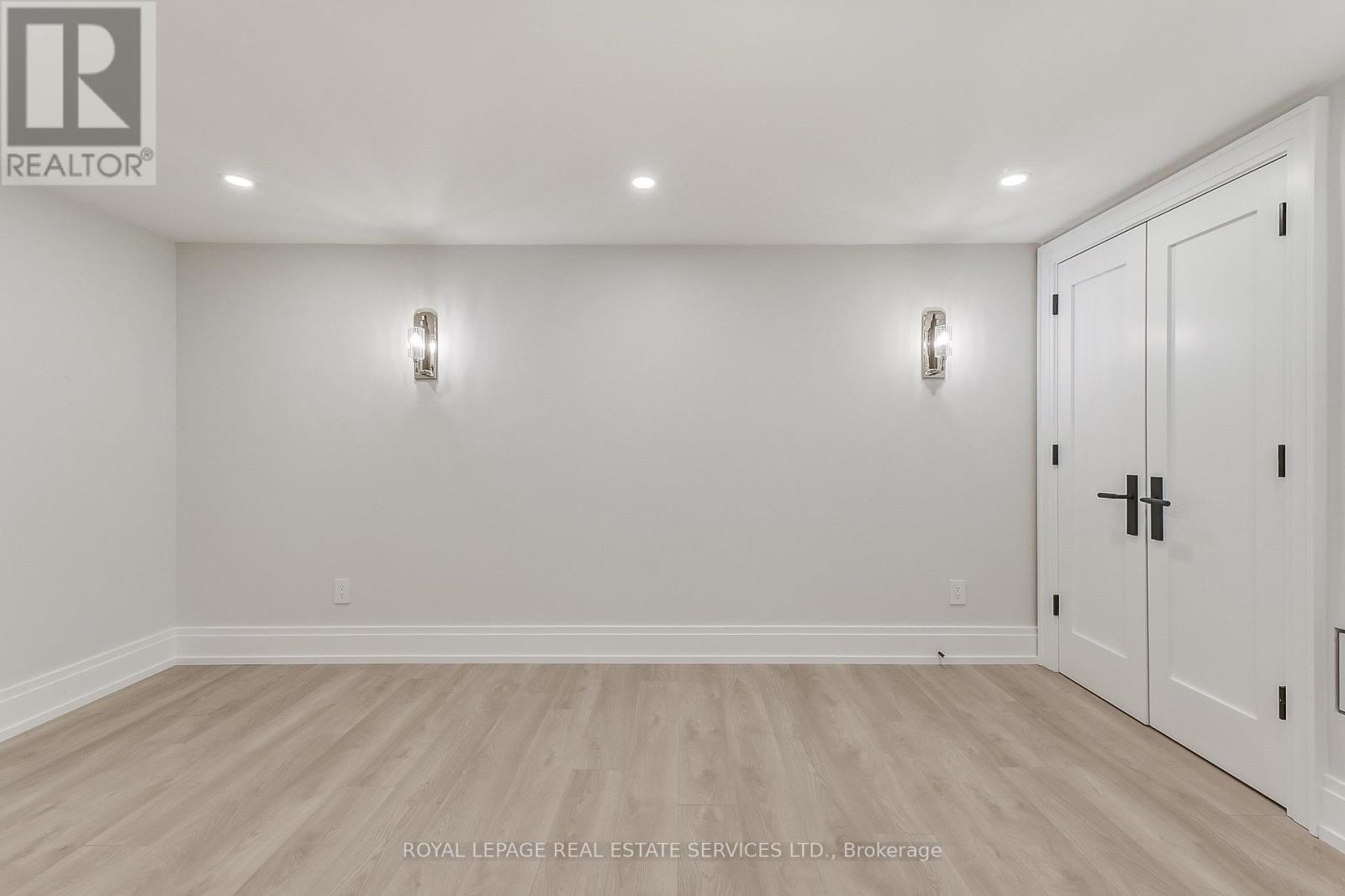 8 Shand Avenue, Toronto (Kingsway South), Ontario  M8X 2M5 - Photo 30 - W12453543