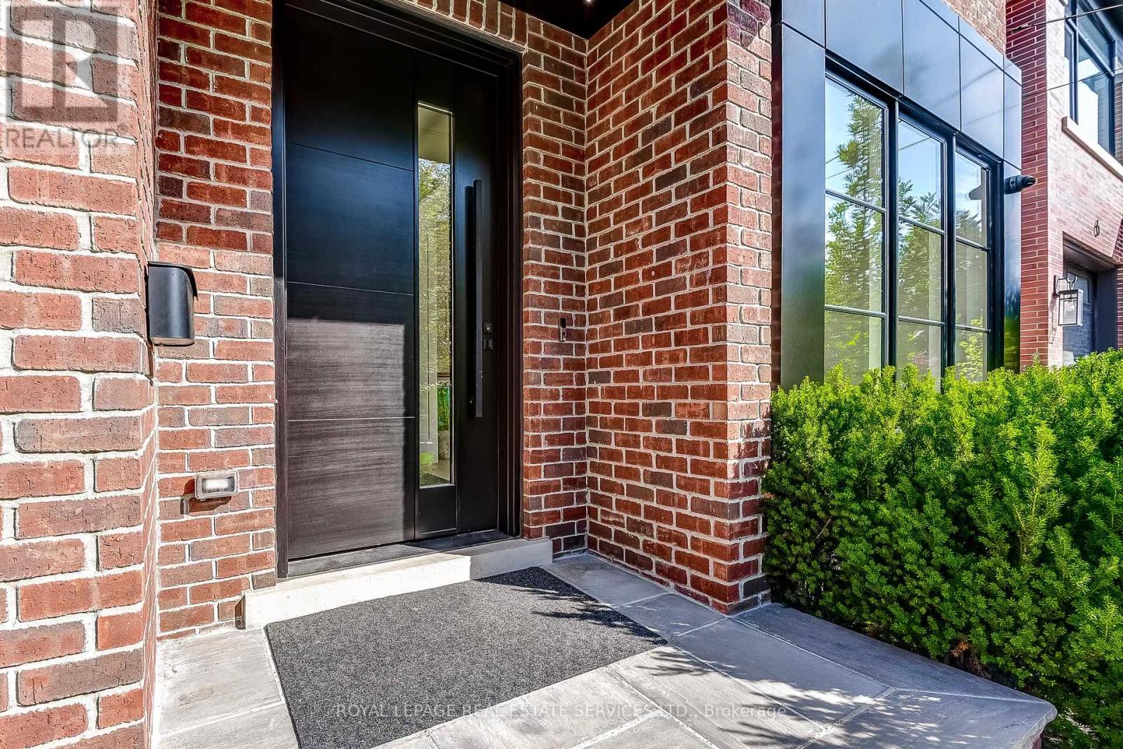 8 Shand Avenue, Toronto (Kingsway South), Ontario  M8X 2M5 - Photo 5 - W12453543