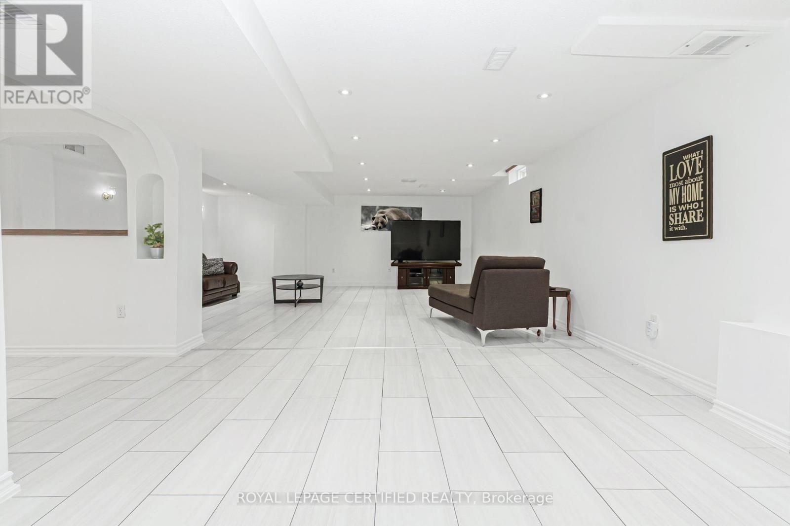 43 Heatherdale Drive, Brampton, Ontario  L7A 2H4 - Photo 24 - W12453552