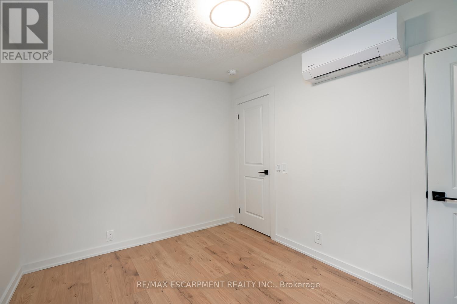2 - 519 Elizabeth Street, Burlington, Ontario  L7R 2M4 - Photo 20 - W12453558