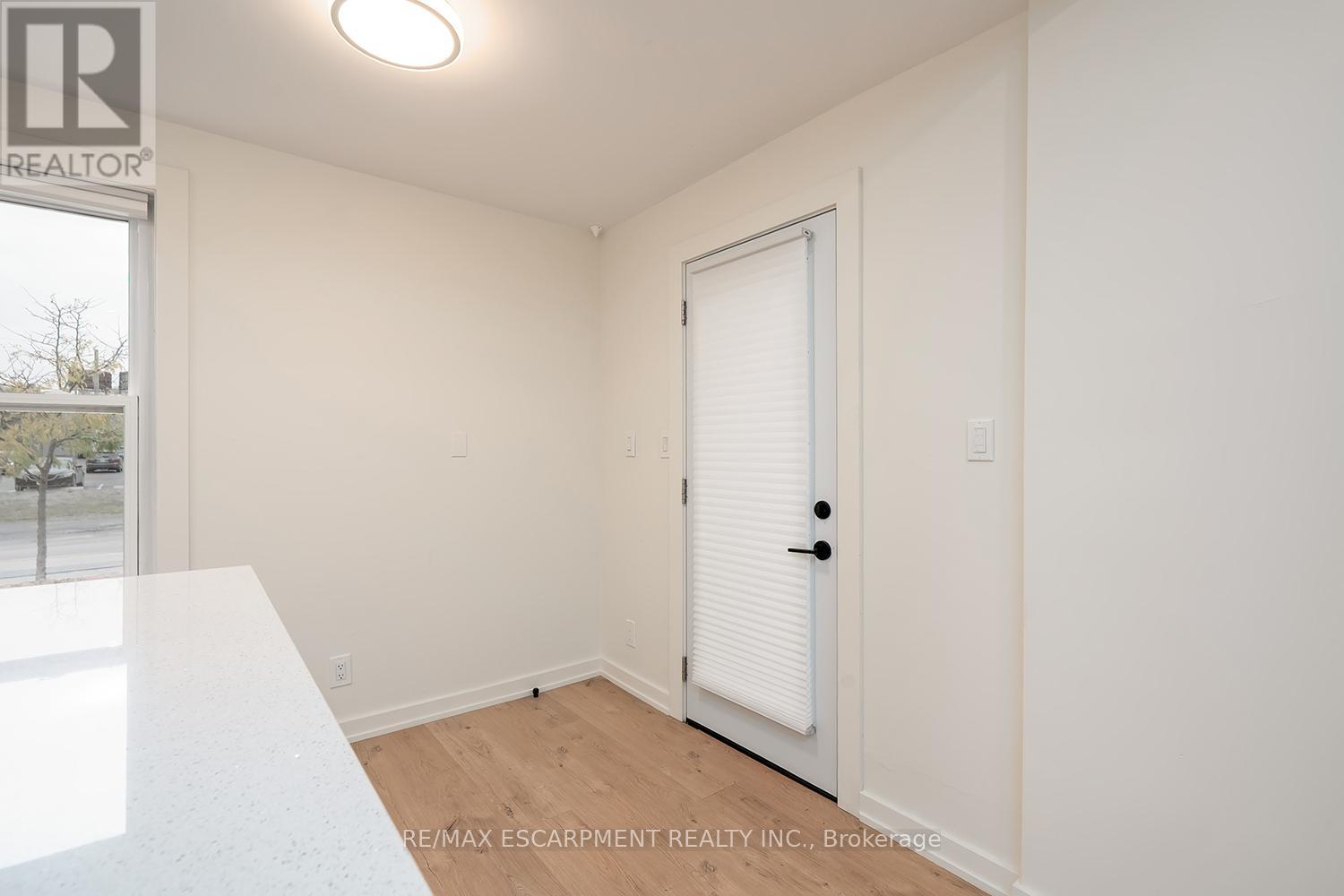2 - 519 Elizabeth Street, Burlington, Ontario  L7R 2M4 - Photo 6 - W12453558