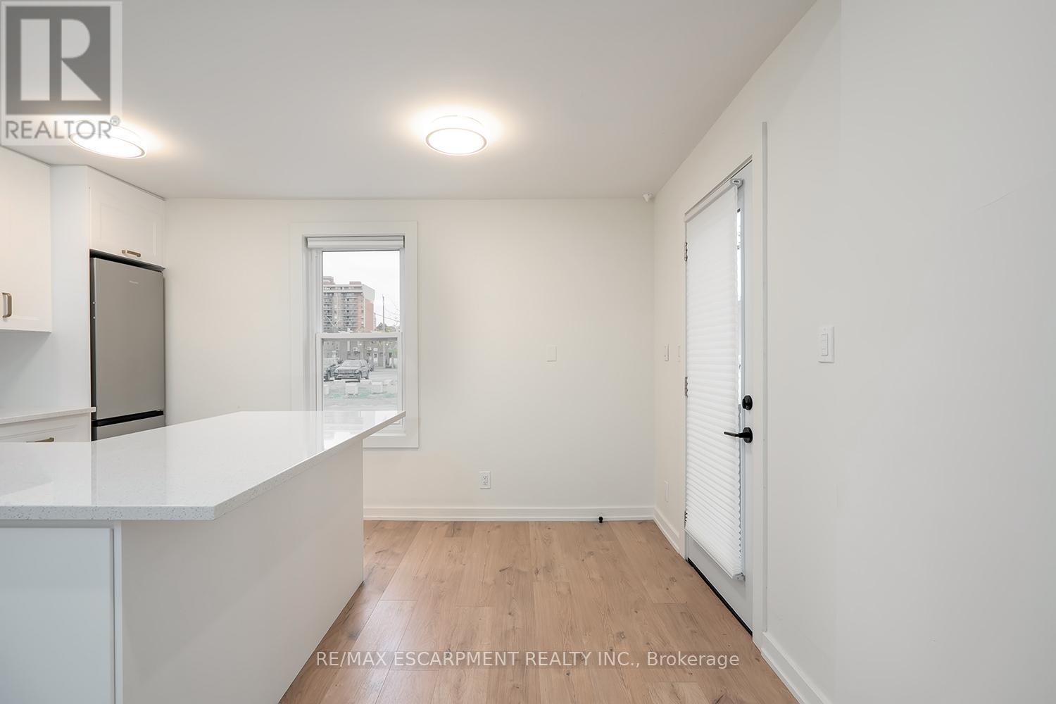 2 - 519 Elizabeth Street, Burlington, Ontario  L7R 2M4 - Photo 7 - W12453558