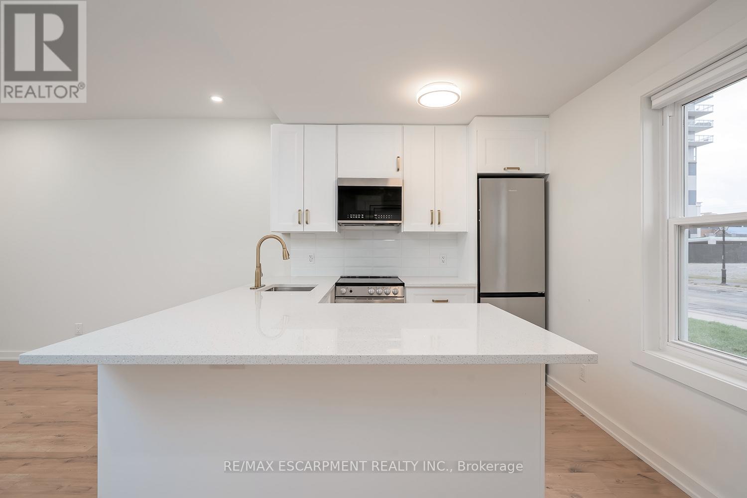 2 - 519 Elizabeth Street, Burlington, Ontario  L7R 2M4 - Photo 8 - W12453558