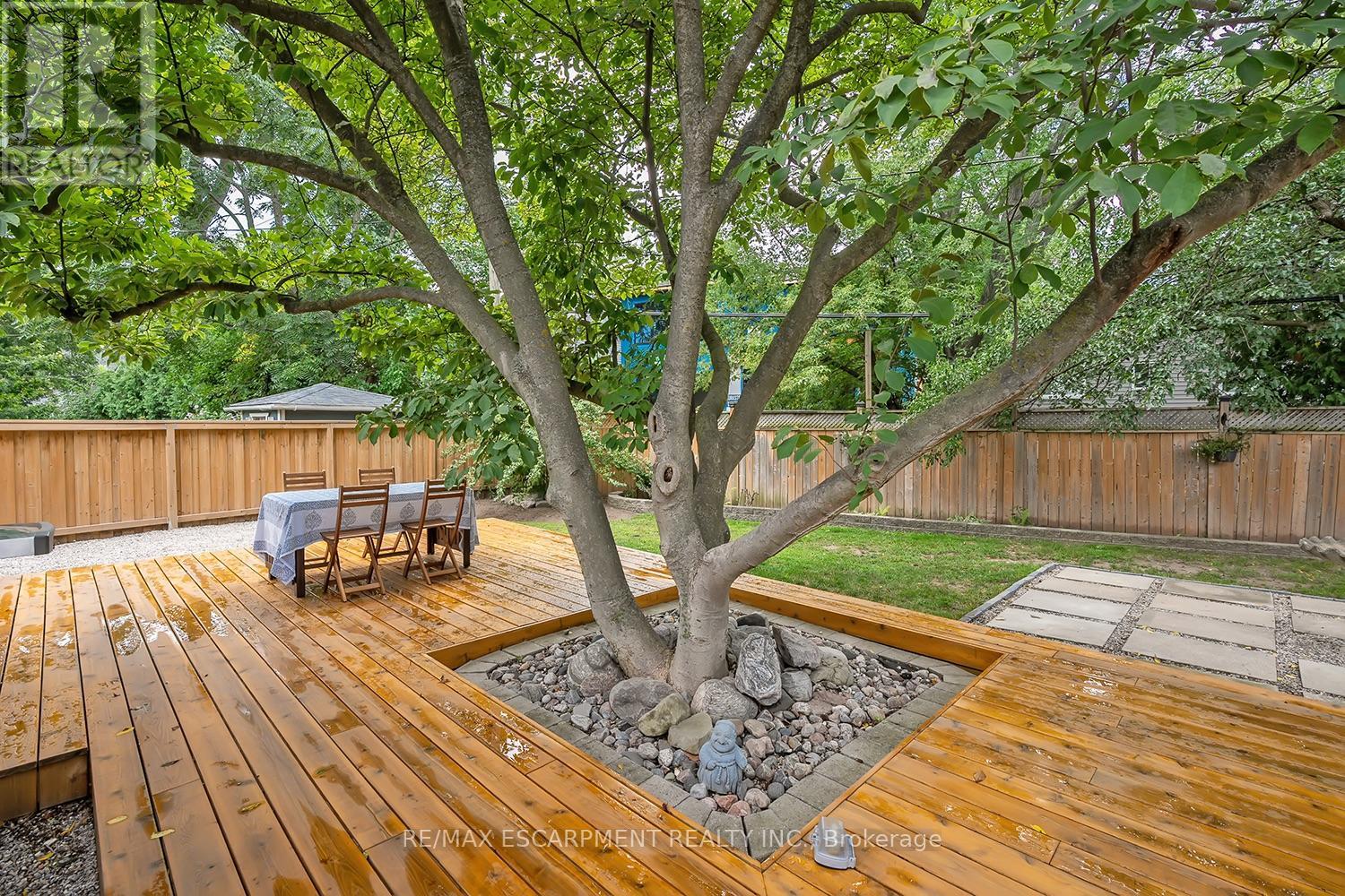 406 Oakwood Drive, Burlington, Ontario  L7N 1X2 - Photo 41 - W12453562