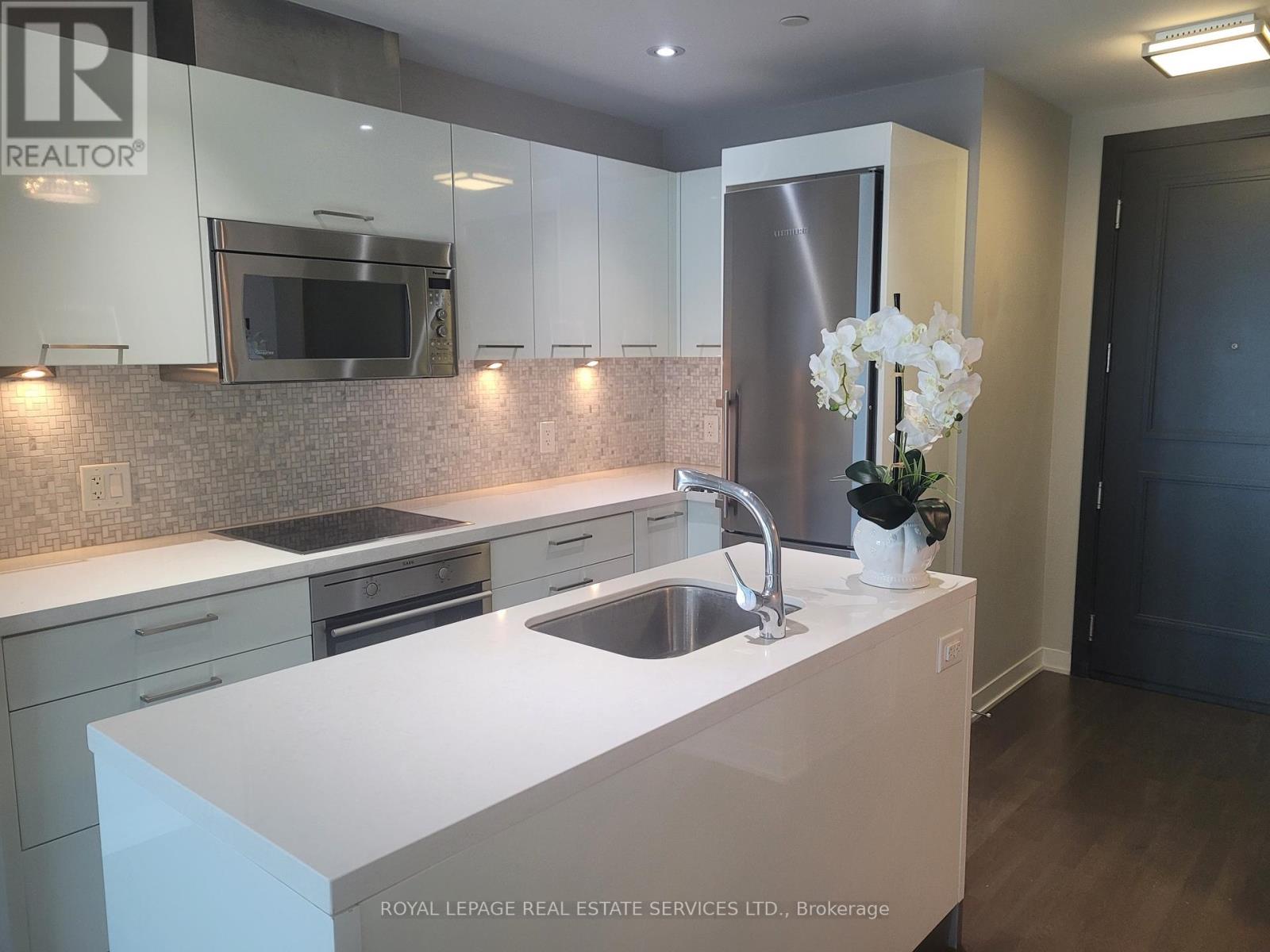 2303 - 90 Park Lawn Road, Toronto, Ontario  M8Y 0B6 - Photo 11 - W12453569