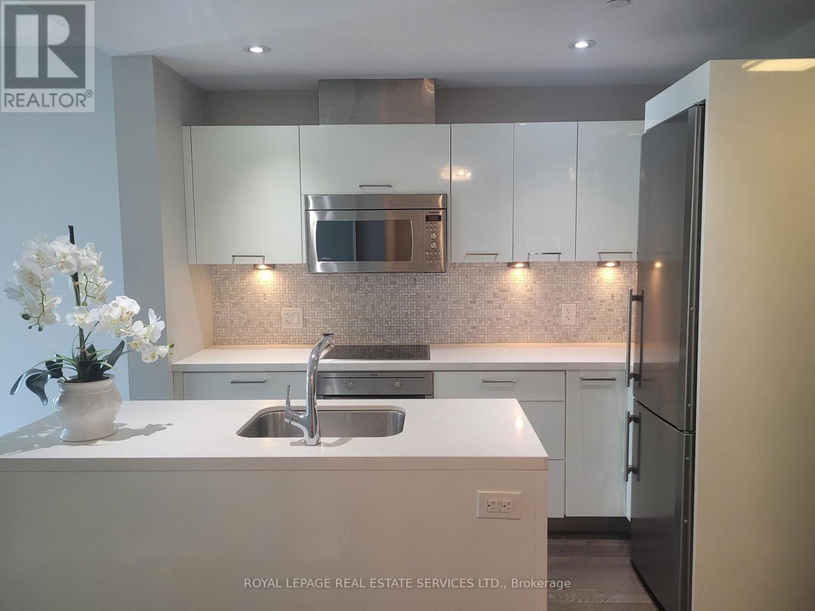 2303 - 90 Park Lawn Road, Toronto, Ontario  M8Y 0B6 - Photo 13 - W12453569