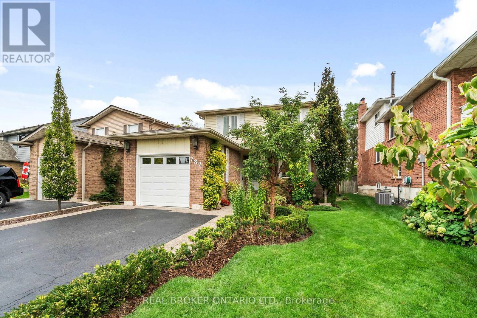 782 Laurier Avenue, Milton, Ontario  L9T 4H1 - Photo 2 - W12453576