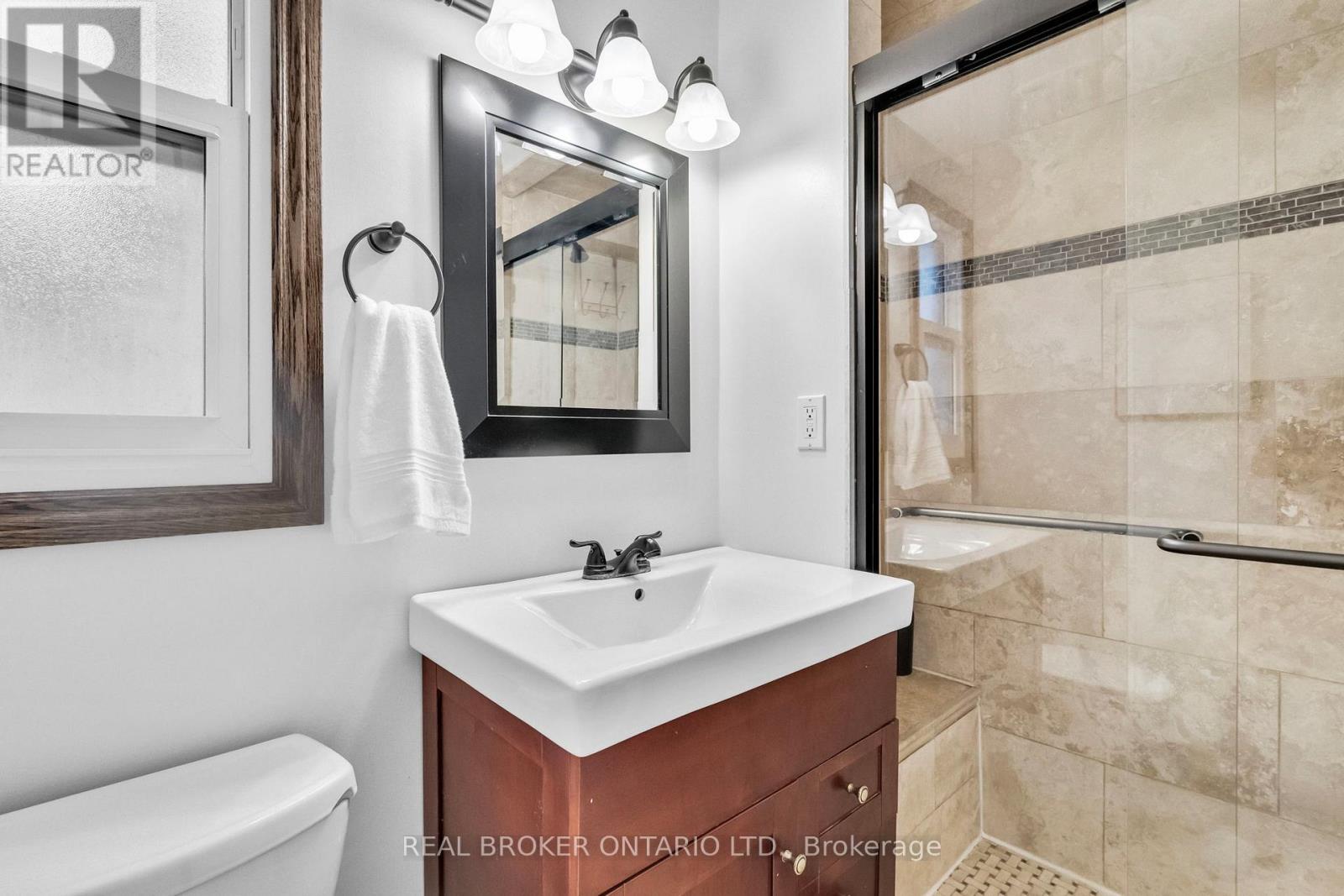 782 Laurier Avenue, Milton, Ontario  L9T 4H1 - Photo 21 - W12453576