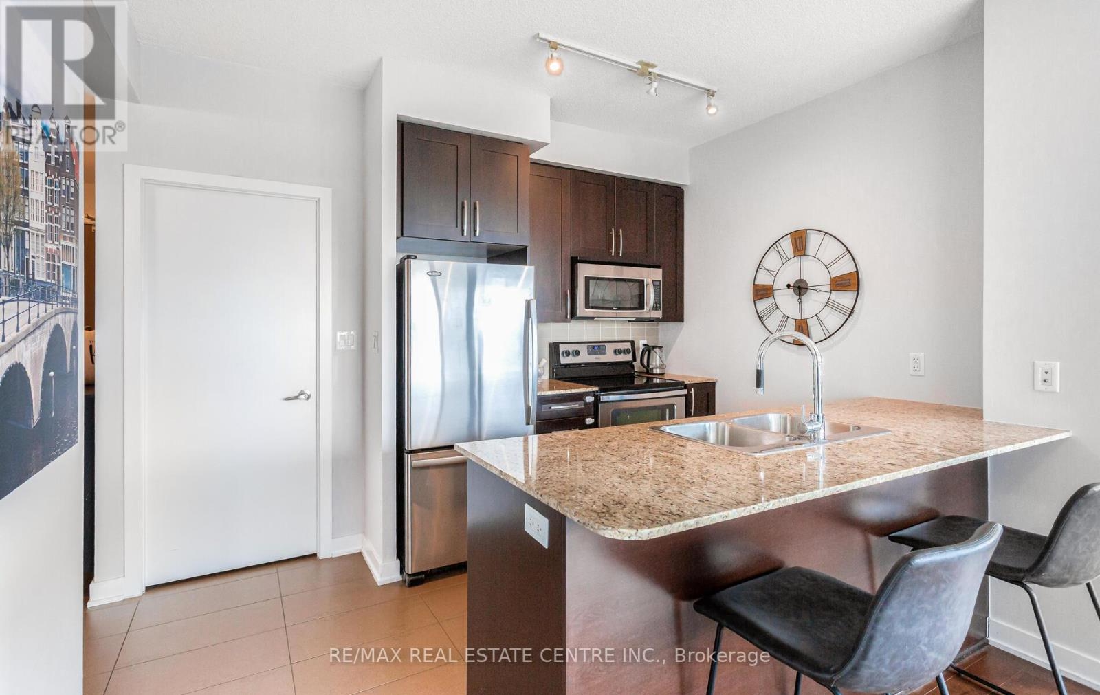 1504 - 4065 Brickstone Mews, Mississauga, Ontario  L5B 0G3 - Photo 12 - W12453585
