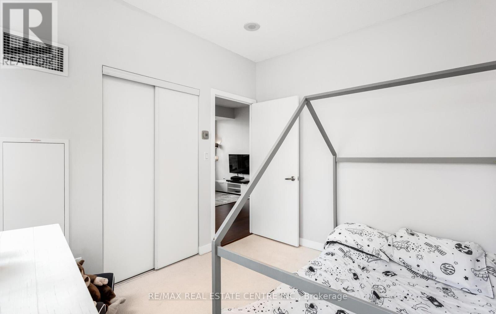 1504 - 4065 Brickstone Mews, Mississauga, Ontario  L5B 0G3 - Photo 19 - W12453585