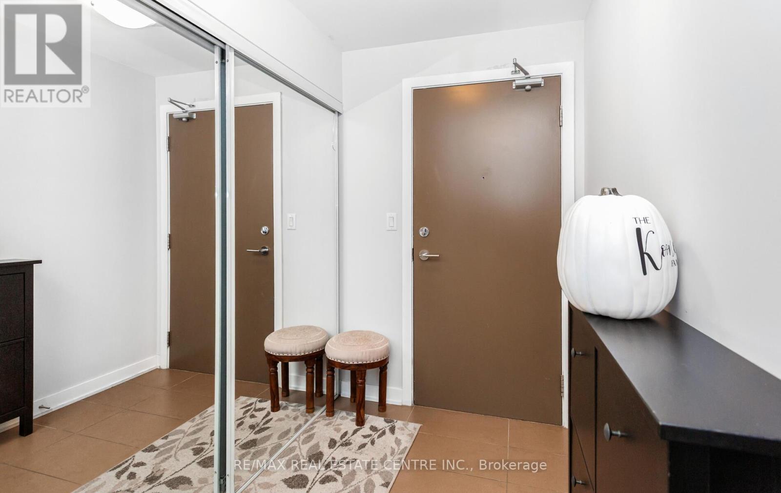 1504 - 4065 Brickstone Mews, Mississauga, Ontario  L5B 0G3 - Photo 5 - W12453585