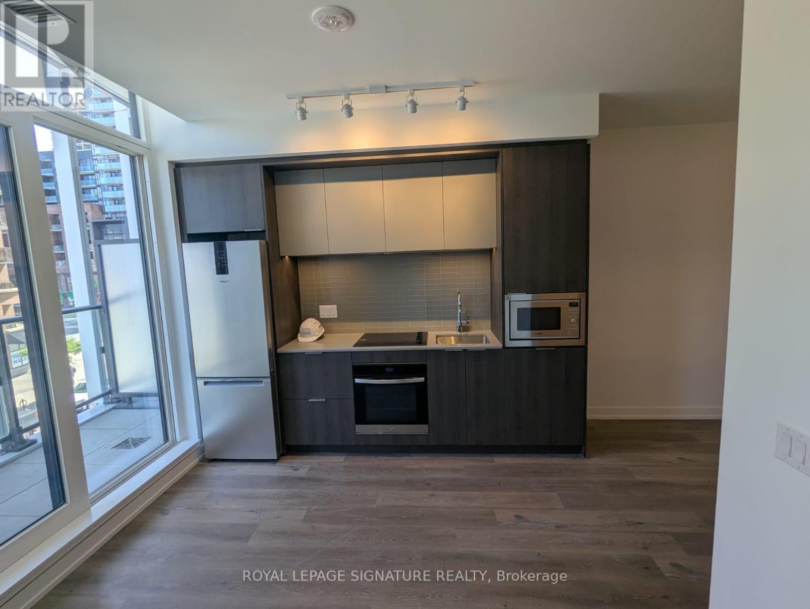 205 - 395 Square One Drive, Mississauga, Ontario  L5B 0P6 - Photo 5 - W12453590