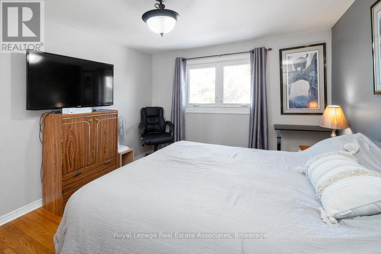 44 Village Court, Brampton (Brampton East), Ontario  L6W 1A6 - Photo 16 - W12453607